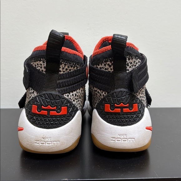 Nike Lebron Soldier 11 Safari sneakers basketball shoes Velcro youth kids US4 - Picture 8 of 10